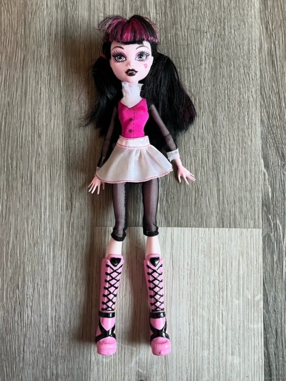 monster high draculara wave 1 doll